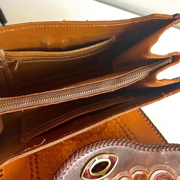 Vintage Hand-tooled Leather Shoulder Bag - Picture 6 of 9